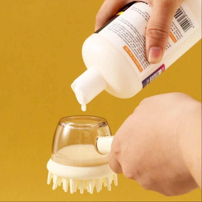 Massagebürste für Haustiere mit integriertem Duschgel-Reservoir